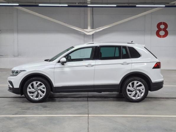 Volkswagen Tiguan II Рестайлинг с пробегом 2021 года, цена 2 660 000 рублей, 50562 км, внедорожник, Автокод Объявления