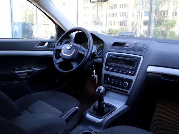 Skoda Octavia II (A5) Рестайлинг с пробегом 2013 года, цена 679 000 рублей, 201601 км, лифтбек, Автокод Объявления