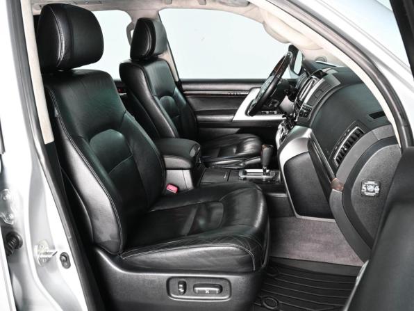Toyota Land Cruiser 200 Series Рестайлинг 1 с пробегом 2013 года, цена 3 779 000 рублей, 275981 км, внедорожник, Автокод Объявления