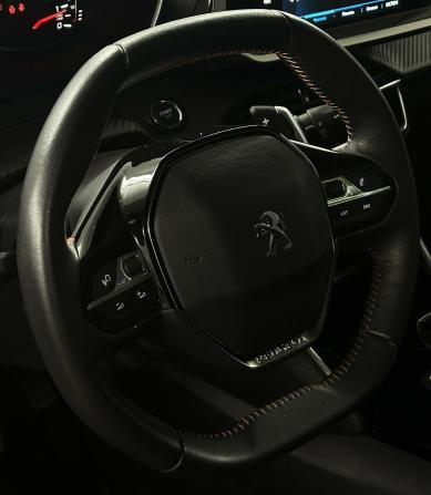Peugeot 2008 II с пробегом 2023 года, цена 2 399 000 рублей, 8760 км, внедорожник, Автокод Объявления