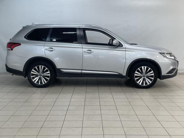 Mitsubishi Outlander III Рестайлинг 3 с пробегом 2021 года, цена 2 499 000 рублей, 137135 км, внедорожник, Автокод Объявления