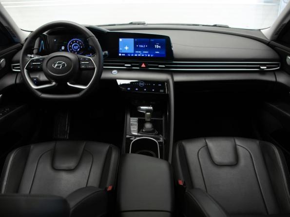 Hyundai Elantra VII (CN7) с пробегом 2022 года, цена 2 190 000 рублей, 55838 км, седан, Автокод Объявления