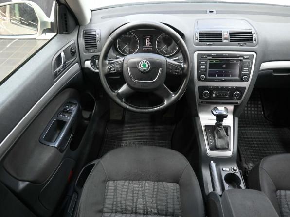 Skoda Octavia II (A5) Рестайлинг с пробегом 2012 года, цена 889 900 рублей, 313905 км, лифтбек, Автокод Объявления