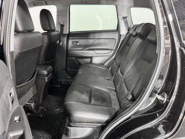 Mitsubishi Outlander III Рестайлинг 2 с пробегом 2018 года, цена 2 131 400 рублей, 233616 км, внедорожник, Автокод Объявления