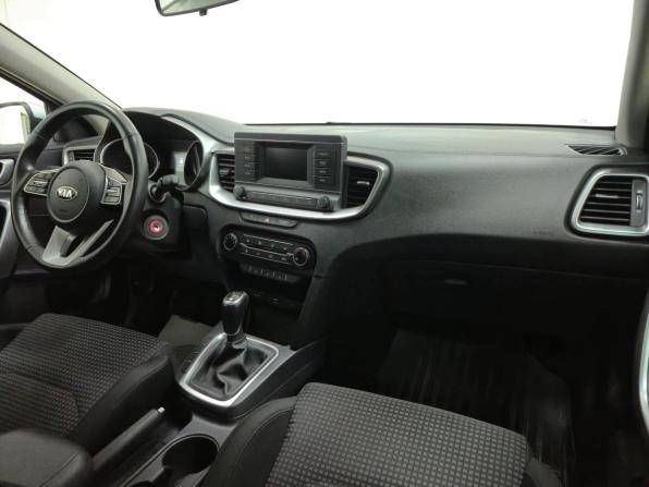 Kia Ceed III с пробегом 2021 года, цена 1 730 000 рублей, 61049 км, универсал, Автокод Объявления