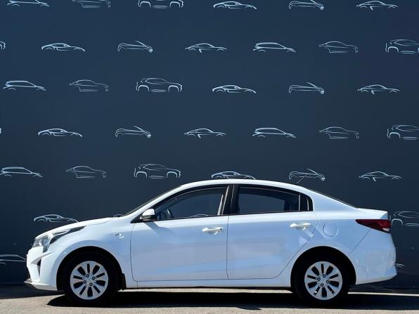 Kia Rio IV Рестайлинг с пробегом 2021 года, цена 1 680 600 рублей, 41825 км, седан, Автокод Объявления