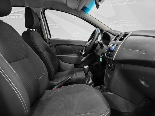 Renault Logan II Рестайлинг с пробегом 2021 года, цена 650 000 рублей, 203000 км, седан, Автокод Объявления