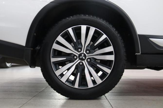 Mitsubishi Outlander III Рестайлинг 3 с пробегом 2019 года, цена 2 795 950 рублей, 116757 км, внедорожник, Автокод Объявления