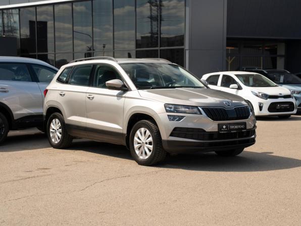 Skoda Karoq I с пробегом 2020 года, цена 2 095 000 рублей, 102110 км, внедорожник, Автокод Объявления