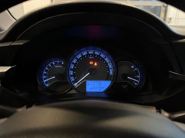 Toyota Corolla XI (E160 E170 E180) с пробегом 2013 года, цена 926 000 рублей, 237480 км, седан, Автокод Объявления