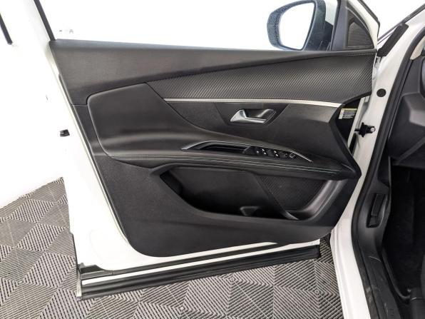 Peugeot 5008 II Рестайлинг с пробегом 2021 года, цена 2 995 000 рублей, 15397 км, внедорожник, Автокод Объявления