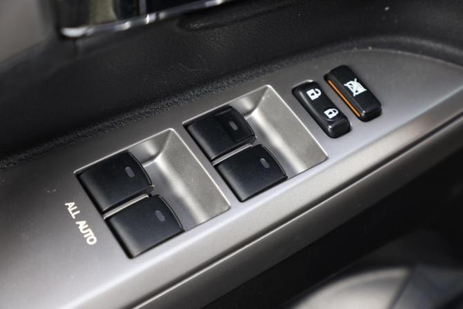 Toyota Land Cruiser 200 Series Рестайлинг 1 с пробегом 2015 года, цена 4 399 000 рублей, 375000 км, внедорожник, Автокод Объявления