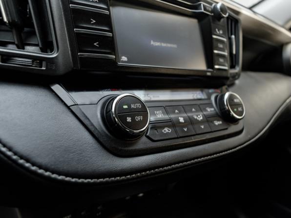 Toyota RAV4 IV (XA40) Рестайлинг с пробегом 2016 года, цена 2 200 000 рублей, 204949 км, внедорожник, Автокод Объявления