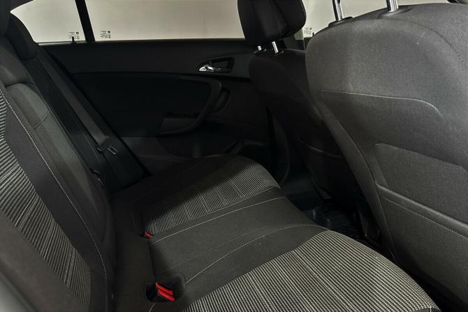 Opel Insignia I Рестайлинг с пробегом 2014 года, цена 1 020 000 рублей, 93803 км, седан, Автокод Объявления