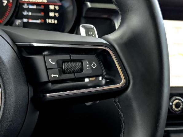 Porsche Macan I Рестайлинг 2 с пробегом 2022 года, цена 7 300 000 рублей, 26584 км, внедорожник, Автокод Объявления