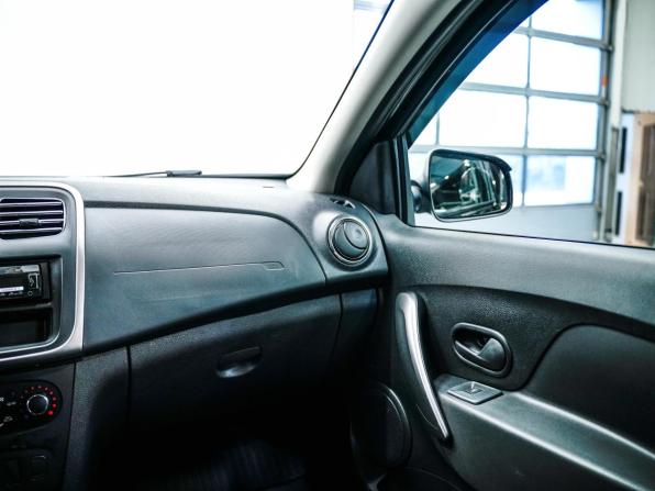 Renault Sandero II с пробегом 2017 года, цена 839 000 рублей, 119843 км, хэтчбек, Автокод Объявления
