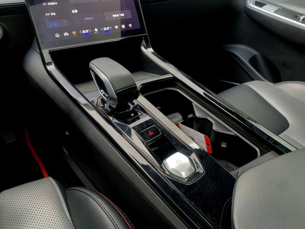 Geely Atlas II с пробегом 2023 года, цена 2 335 000 рублей, 26558 км, внедорожник, Автокод Объявления