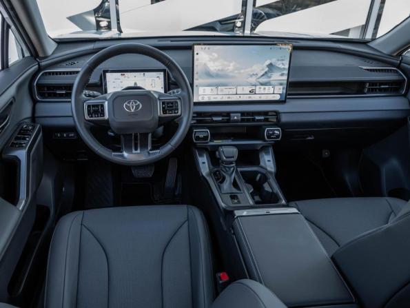 Toyota RAV4 VI (XA60) с пробегом 2025 года, цена 4 347 800 рублей, 38 км, внедорожник, Автокод Объявления