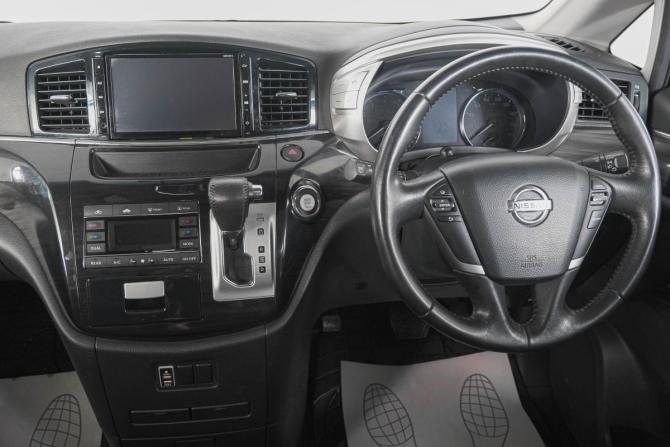 Nissan Elgrand III (E52) Рестайлинг с пробегом 2018 года, цена 3 449 000 рублей, 71000 км, минивэн, Автокод Объявления