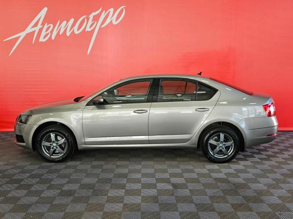 Skoda Octavia III (A7) Рестайлинг с пробегом 2017 года, цена 1 499 000 рублей, 122000 км, лифтбек, Автокод Объявления