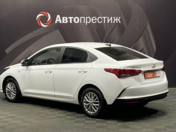 Hyundai Solaris II Рестайлинг с пробегом 2021 года, цена 1 544 000 рублей, 65234 км, седан, Автокод Объявления