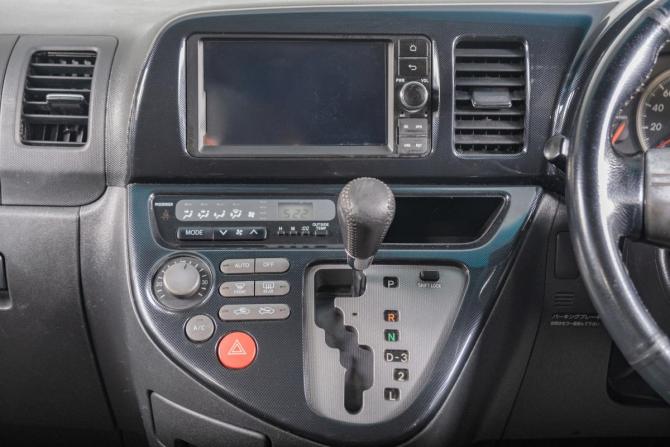 Toyota Wish I Рестайлинг с пробегом 2005 года, цена 999 000 рублей, 300000 км, компактвэн, Автокод Объявления