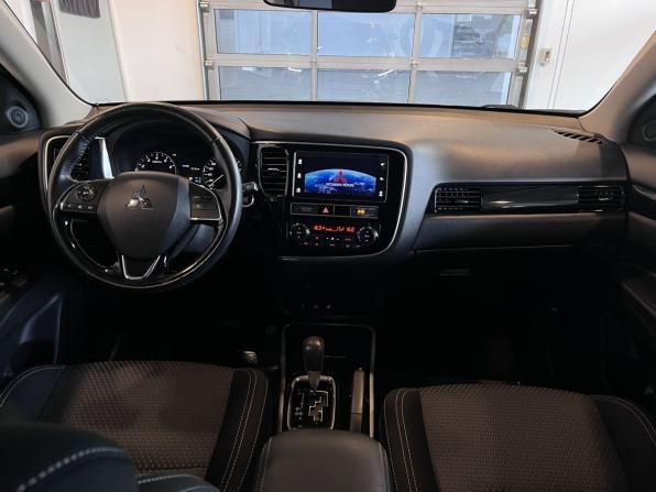 Mitsubishi Outlander III Рестайлинг 3 с пробегом 2018 года, цена 2 090 000 рублей, 95767 км, внедорожник, Автокод Объявления
