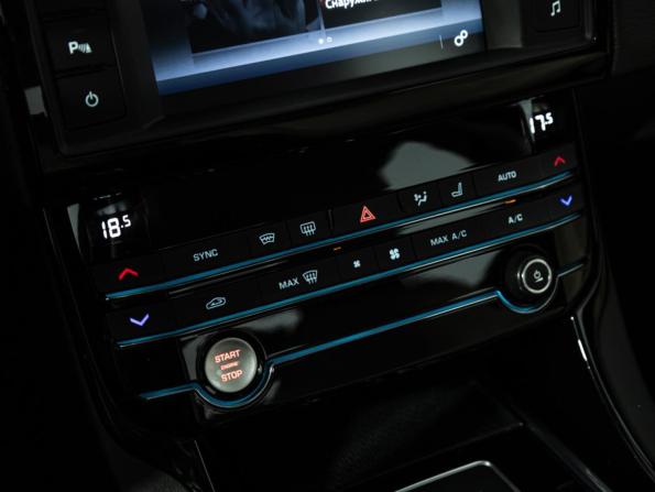 Jaguar XE I с пробегом 2016 года, цена 1 844 700 рублей, 103354 км, седан, Автокод Объявления
