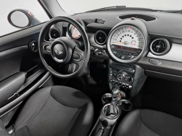 Mini Hatch II (R56) Рестайлинг с пробегом 2012 года, цена 949 000 рублей, 111076 км, хэтчбек, Автокод Объявления