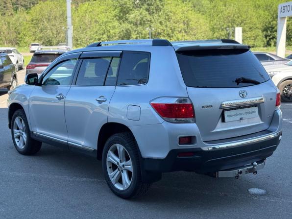 Toyota Highlander II (XU40) Рестайлинг с пробегом 2010 года, цена 1 950 000 рублей, 199834 км, внедорожник, Автокод Объявления