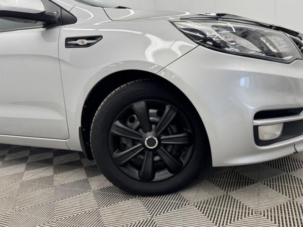 Kia Rio III Рестайлинг с пробегом 2016 года, цена 797 500 рублей, 165553 км, хэтчбек, Автокод Объявления