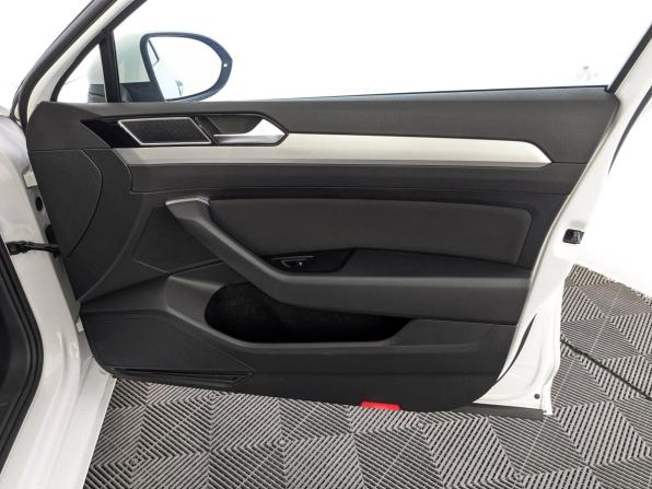 Volkswagen Passat B8 с пробегом 2018 года, цена 1 595 000 рублей, 248900 км, седан, Автокод Объявления