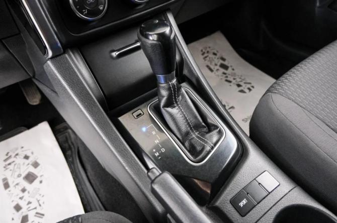 Toyota Corolla XI (E160 E170 E180) Рестайлинг 1 с пробегом 2018 года, цена 1 749 000 рублей, 126000 км, седан, Автокод Объявления