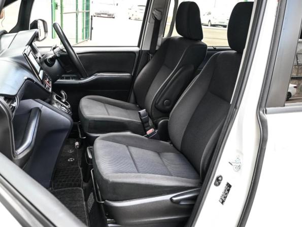 Toyota Noah III (R80) с пробегом 2014 года, цена 1 849 000 рублей, 268897 км, минивэн, Автокод Объявления