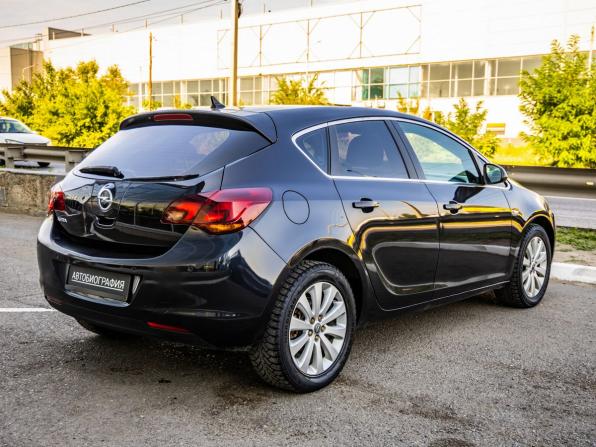 Opel Astra J с пробегом 2011 года, цена 618 000 рублей, 174981 км, хэтчбек, Автокод Объявления