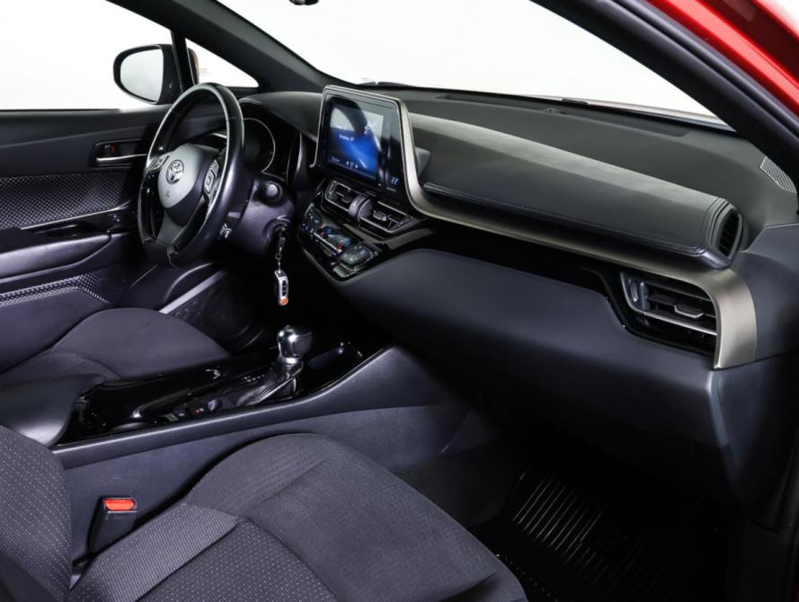 Toyota C-HR I Москва  - изображение 12