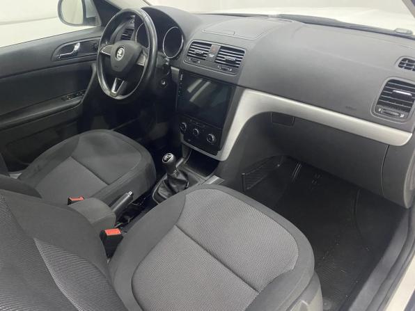 Skoda Yeti I Рестайлинг с пробегом 2015 года, цена 1 075 000 рублей, 90800 км, внедорожник, Автокод Объявления