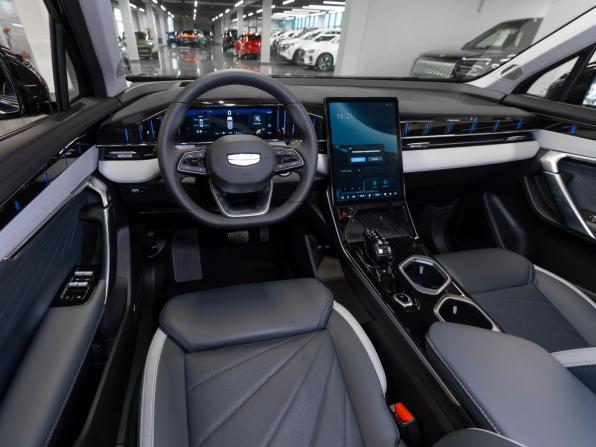 Geely Atlas II с пробегом 2024 года, цена 3 370 000 рублей, 428 км, внедорожник, Автокод Объявления