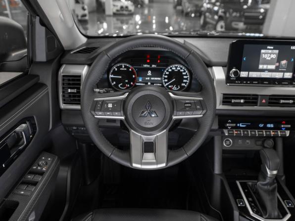 Mitsubishi L200 VI с пробегом 2025 года, цена 5 400 000 рублей, 42 км, пикап, Автокод Объявления
