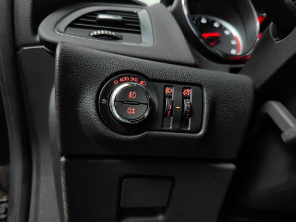 Opel Astra J Рестайлинг с пробегом 2013 года, цена 799 000 рублей, 106498 км, хэтчбек, Автокод Объявления