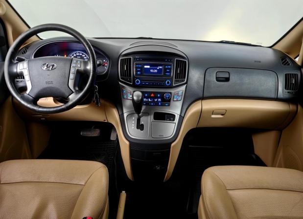Hyundai H-1 II Рестайлинг 2 с пробегом 2019 года, цена 2 333 000 рублей, 253247 км, минивэн, Автокод Объявления