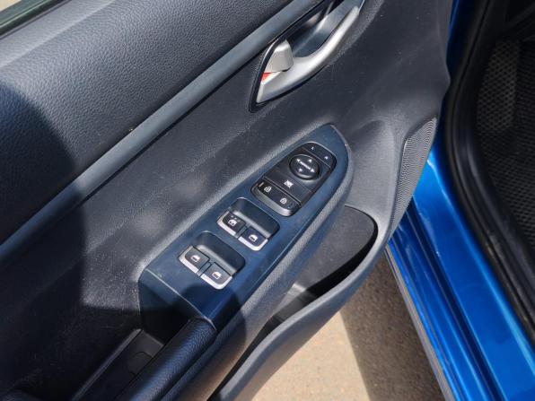 Kia Rio IV Рестайлинг с пробегом 2021 года, цена 1 470 000 рублей, 140331 км, седан, Автокод Объявления