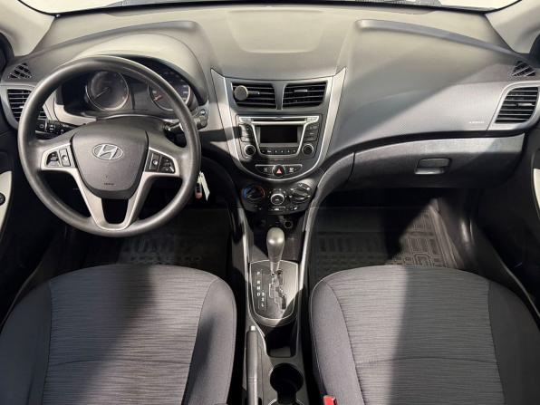 Hyundai Solaris I Рестайлинг с пробегом 2015 года, цена 999 800 рублей, 140000 км, седан, Автокод Объявления