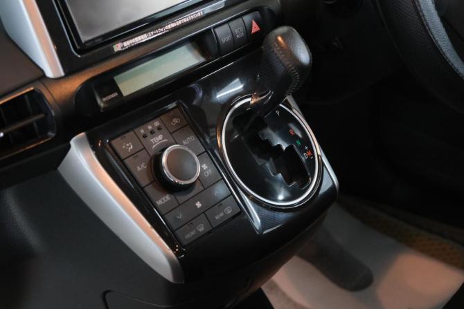 Toyota Wish II Рестайлинг с пробегом 2017 года, цена 2 019 000 рублей, 85000 км, минивэн, Автокод Объявления