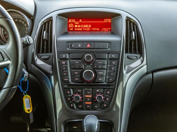 Opel Astra J Рестайлинг с пробегом 2013 года, цена 898 000 рублей, 155000 км, хэтчбек, Автокод Объявления