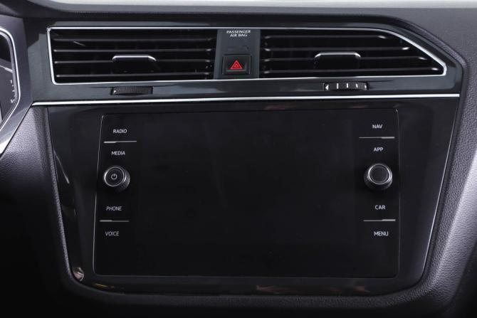 Volkswagen Tiguan II Рестайлинг с пробегом 2021 года, цена 3 349 000 рублей, 94000 км, внедорожник, Автокод Объявления