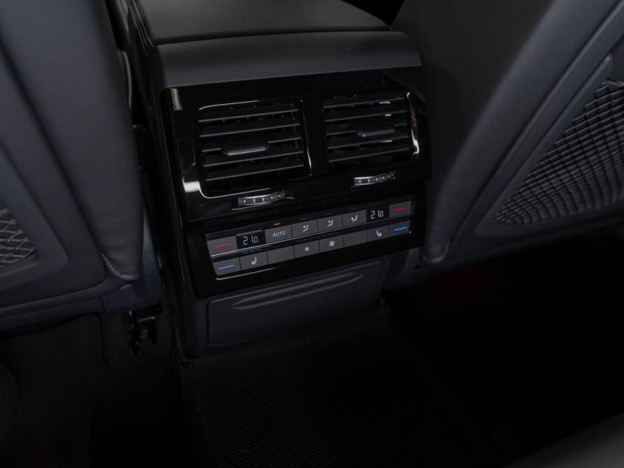 Volkswagen Touareg III Рестайлинг Москва  - изображение 16