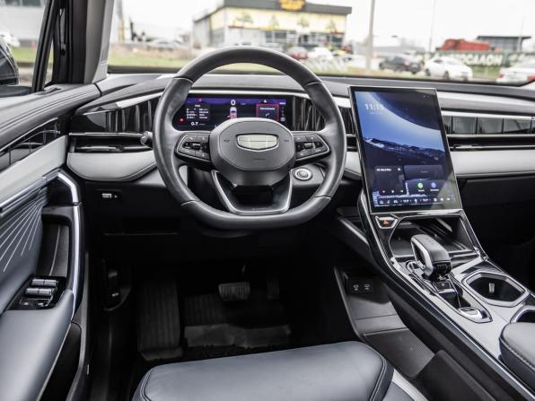 Geely Atlas II с пробегом 2024 года, цена 2 868 000 рублей, 32751 км, внедорожник, Автокод Объявления