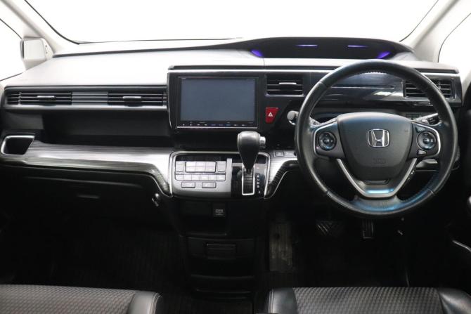 Honda Stepwgn V с пробегом 2017 года, цена 1 772 000 рублей, 175579 км, минивэн, Автокод Объявления