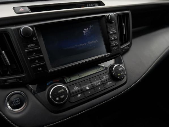 Toyota RAV4 IV (XA40) Рестайлинг с пробегом 2018 года, цена 2 299 000 рублей, 136722 км, внедорожник, Автокод Объявления